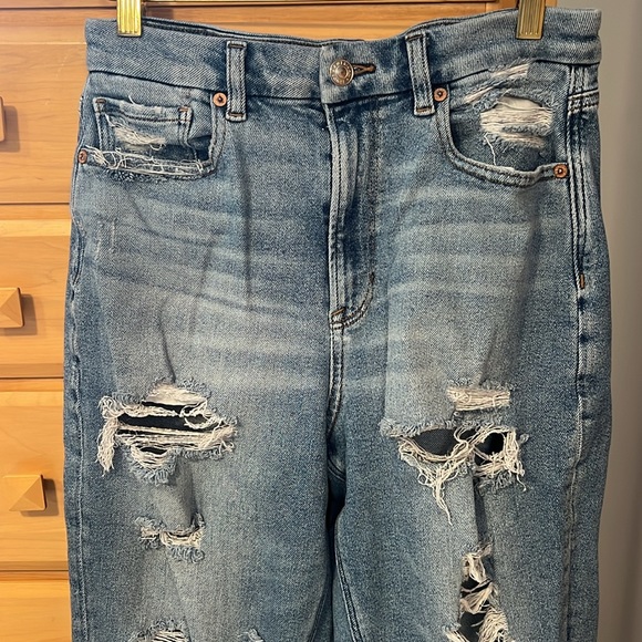American Eagle size 8 regular stretch distressed mom jeans - Picture 6 of 13
